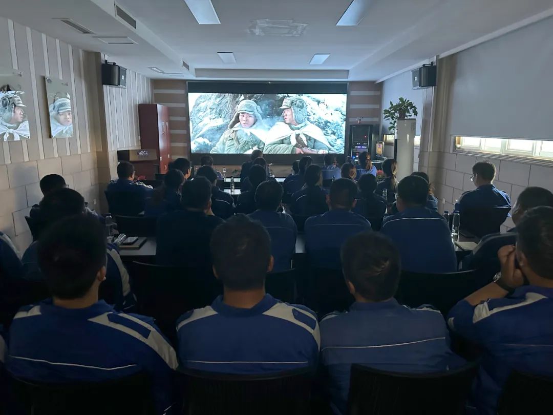 8.10   海企仓储党支部组织开展红色观影活动.jpg